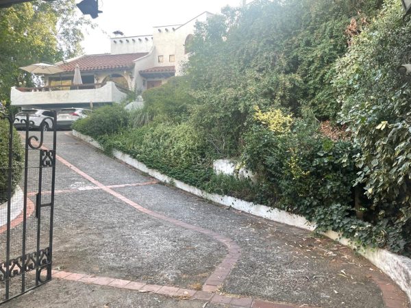 Venta espectacular  casa colonial, Mediterránea con desniveles / Camino el Cajón / Lo Barnechea