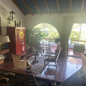 Venta espectacular  casa colonial, Mediterránea con desniveles / Camino el Cajón / Lo Barnechea full