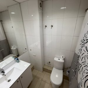 Venta excelente dpto. como nuevo en Plaza de Asís/ Las Condes / Cantagallo full