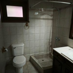 Amplia Casa Habitacional o Comercial en Exclusivo Sector de Osorno | 4 Dormitorios | Quincho | 218 m² Construidos full
