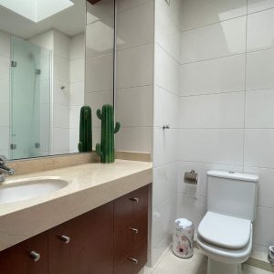 Venta  exclusivo dpto. en condominio | Carolina Rabat | Sta. María Manquehue | Vitacura full