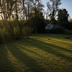 Parcela de 5.000 m² con domo amoblado, estero natural y entorno único a solo 8 minutos de Osorno full