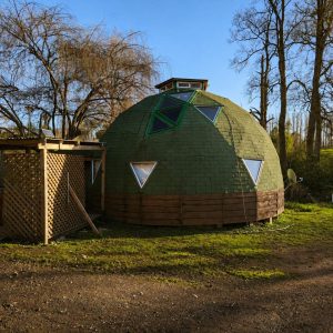 Parcela de 5.000 m² con domo amoblado, estero natural y entorno único a solo 8 minutos de Osorno full