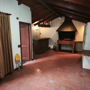 Amplia Casa Habitacional o Comercial en Exclusivo Sector de Osorno | 4 Dormitorios | Quincho | 218 m² Construidos full