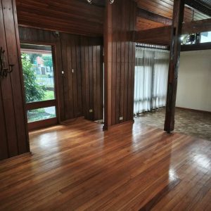 Amplia Casa Habitacional o Comercial en Exclusivo Sector de Osorno | 4 Dormitorios | Quincho | 218 m² Construidos full