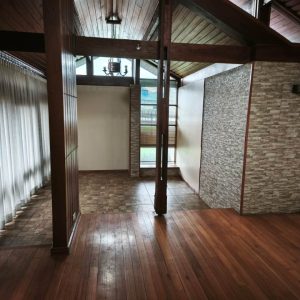 Amplia Casa Habitacional o Comercial en Exclusivo Sector de Osorno | 4 Dormitorios | Quincho | 218 m² Construidos full