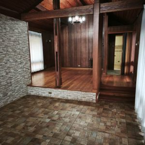 Amplia Casa Habitacional o Comercial en Exclusivo Sector de Osorno | 4 Dormitorios | Quincho | 218 m² Construidos full
