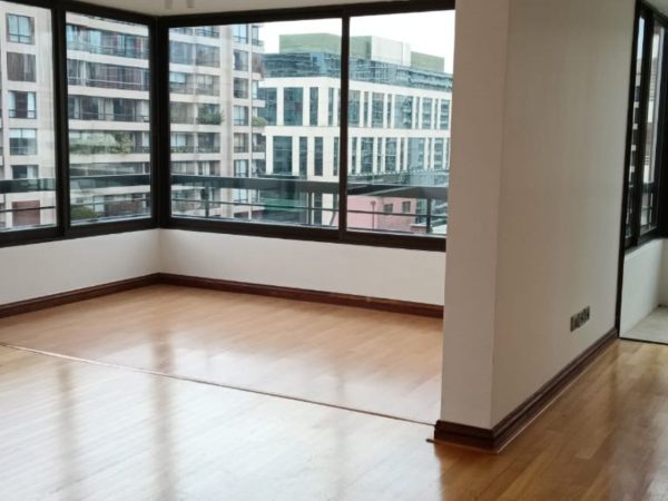 Venta Impecable  Depto.  Burgos / Apoquindo / El Golf/ Las Condes