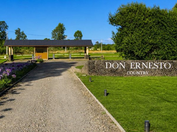 Exclusivo Condominio con Club House y Lagunas a Solo 11 Minutos (14 km) de Osorno