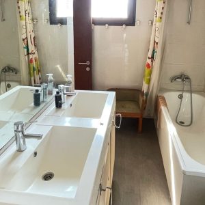 Venta Casa Esquina / 438 m² Terreno / 233 m² Construidos / Ñuñoa full