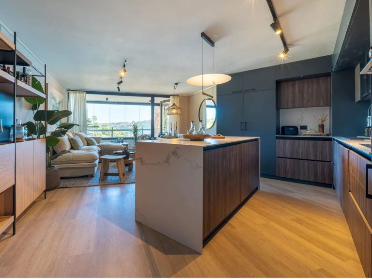Venta Dúplex Nuevo / Primera Línea Lago Llanquihue / 4 Dormitorios + 4 Baños / Puerto Varas